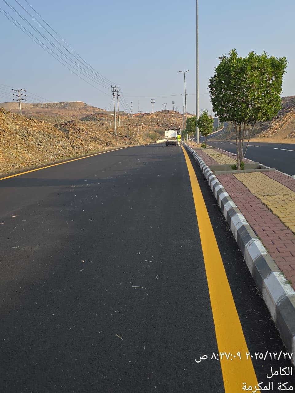 Asphalt paving equipment for highway construction